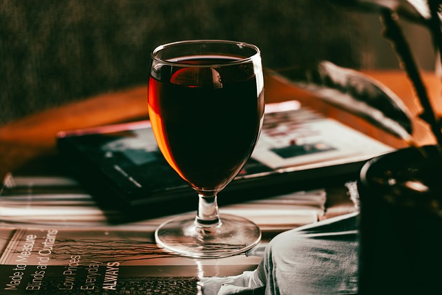 Fra vingård til virtuel kurv: Sådan køber du vin online med succes